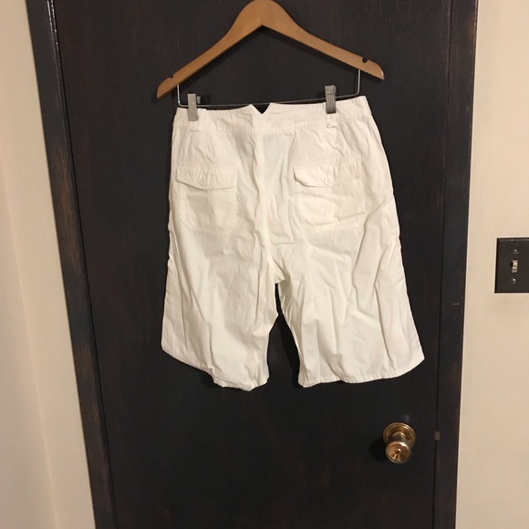 2Dye4 Ladies White Shorts Size 10. $5.00 AS AN ADD ON - Picture 1 of 2